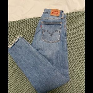 Levi’s Distressed Wedgie Skinny Jeans